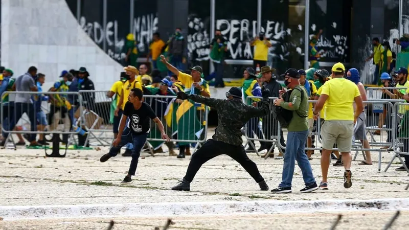 Governo lança pacote para endurecer combate a crimes contra democracia