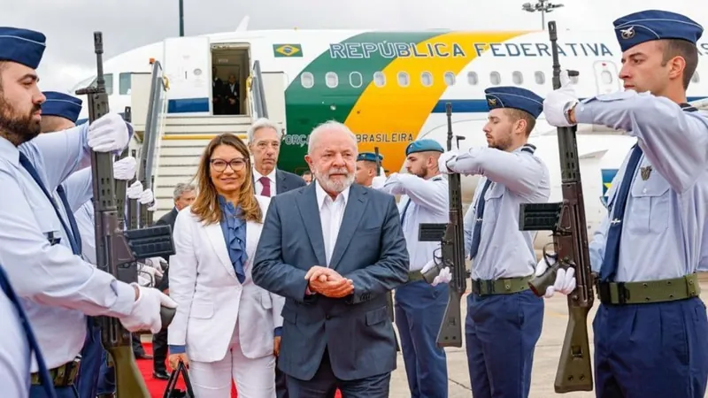 Lula chega a Portugal para primeira viagem oficial à Europa no 3º mandato