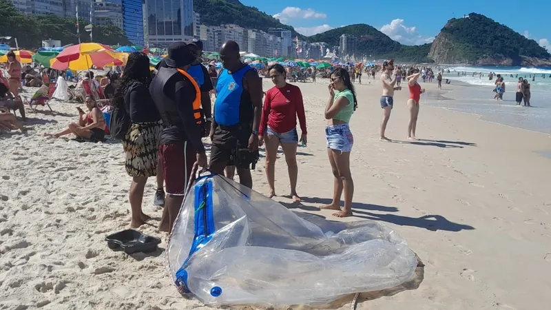 Prefeitura do Rio promete coibir uso de bolhas infláveis nas praias da cidade