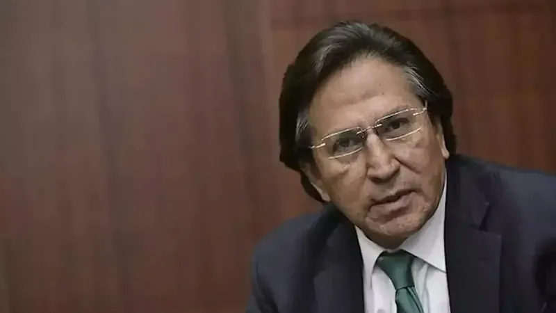 Ex-presidente do Peru, Alejandro Toledo, desembarca em Lima após extradição