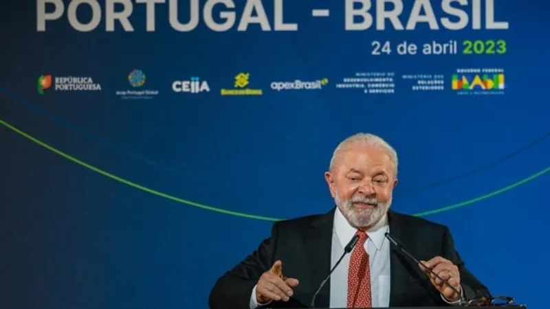 Lula volta a criticar privatização da Eletrobrás durante evento com investidores