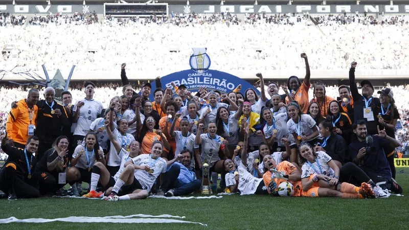 Multicampeão, time feminino do Corinthians emite nota sobre contratação de Cuca