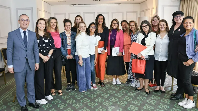 Janja se reúne com o Comitê Popular de Mulheres Brasileiras em Portugal