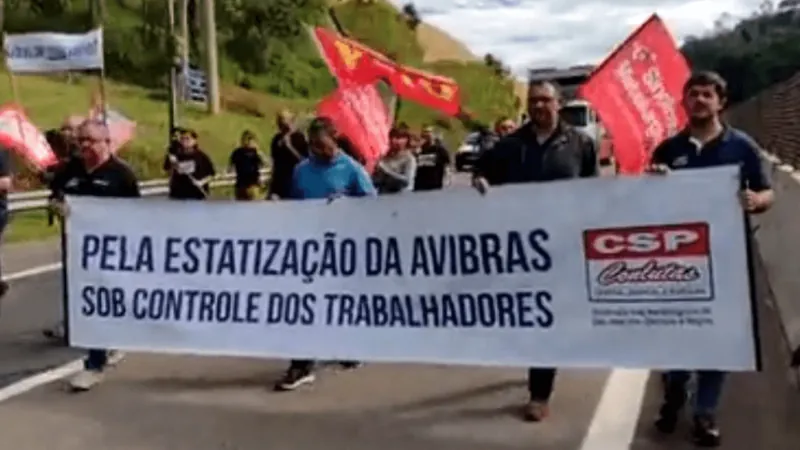 Trabalhadores da Avibras protestam e fecham a Tamoios, veja o vídeo!