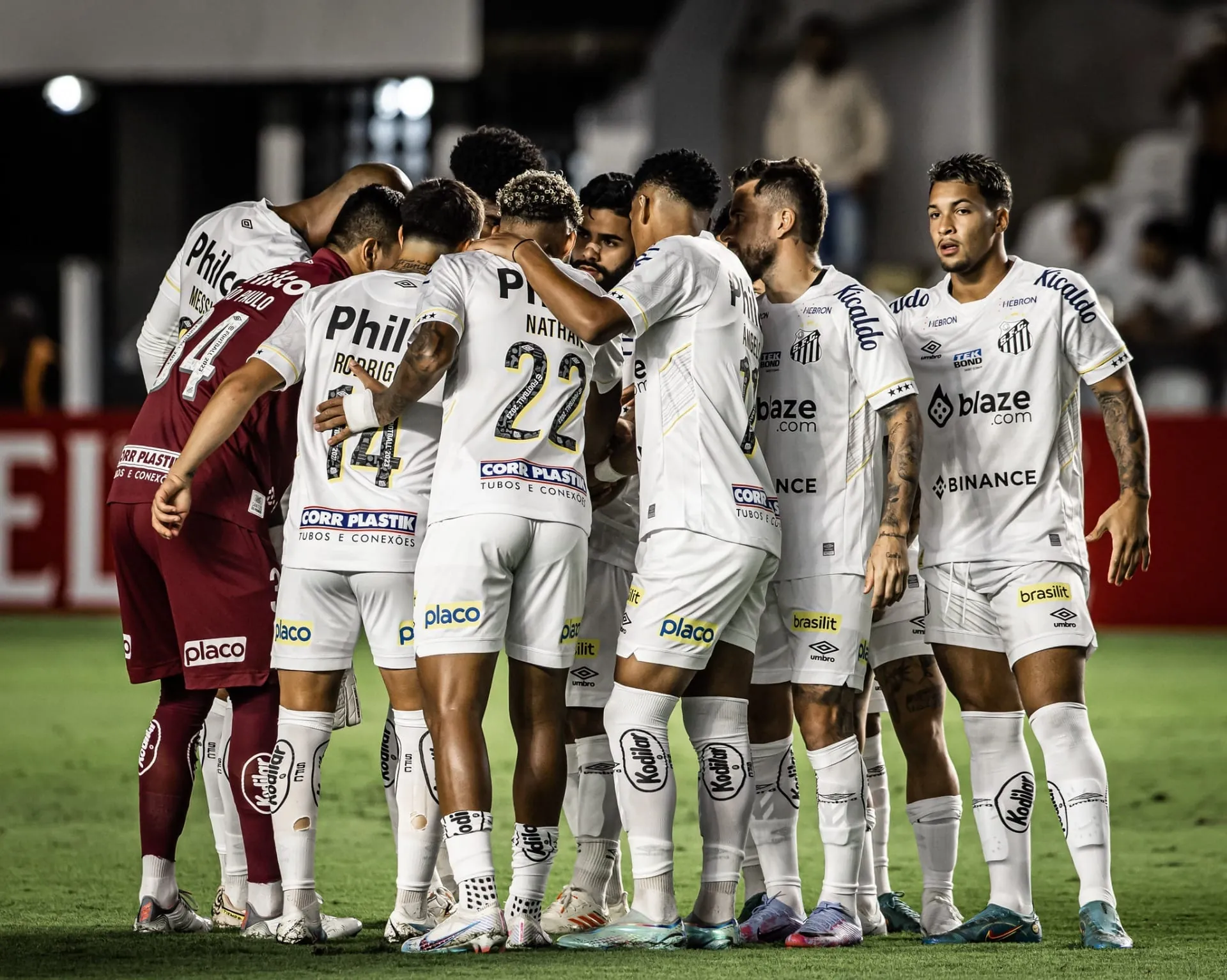 Jogo entre Santos e Botafogo-SP terá apenas mulheres, crianças e pessoas  com deficiência na Vila