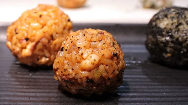 Como fazer bolinho de arroz coreano? Chef ensina receita de jumeokbap