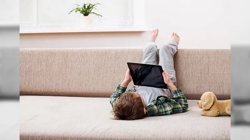 Já pensou na adolescência da criança que passou o tempo focada no celular ou TV?