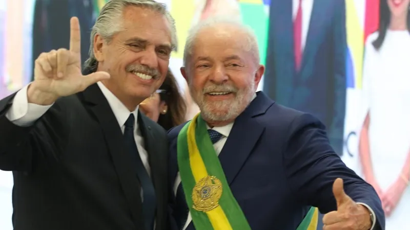 Lula deve propor linha de crédito para a Argentina em reunião com Fernández