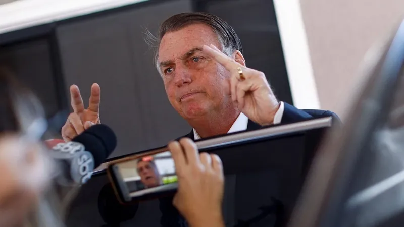 Bolsonaro depõe hoje (16) à PF sobre a falsificação de cartões de vacina