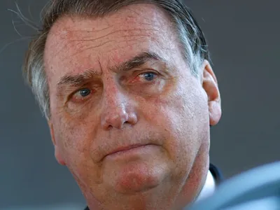 Bolsonaro pede desculpa por declaração falsa sobre vacinas contra Covid-19