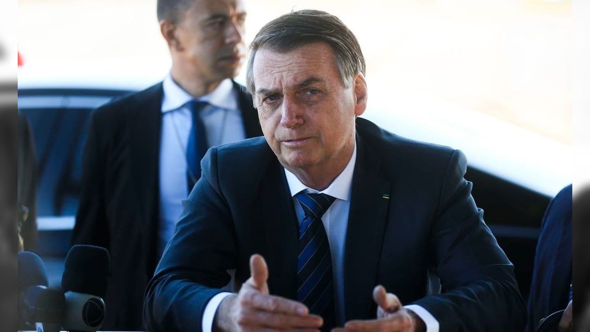 Deputada quer obrigar Bolsonaro a vacinar a filha Laura - 03/05/2023 -  Mônica Bergamo - Folha