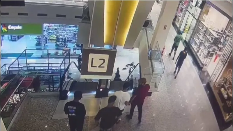 Suspeito de assassinar homem no Taquara Plaza Shopping se entrega a Polícia