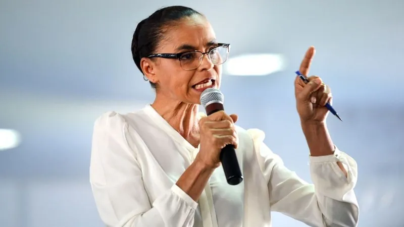 Comissão aprova mudanças no governo Lula que retiram poder de Marina Silva