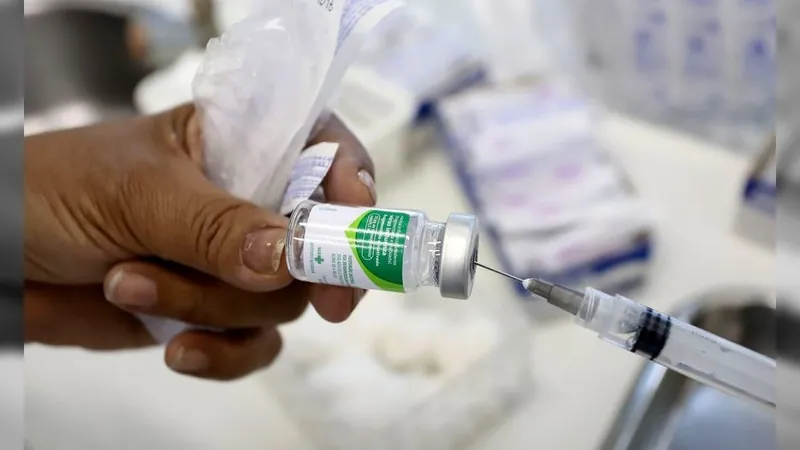 Prefeitura da cidade reforça vacinação contra a gripe para toda população