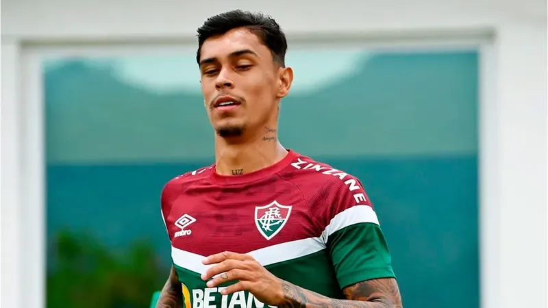 Fluminense afasta Vitor Mendes, citado em investigação por manipulação