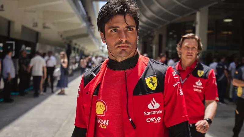 Sainz exalta esforço da Ferrari para alcançar Red Bull: 'Pilotos estão exaustos'