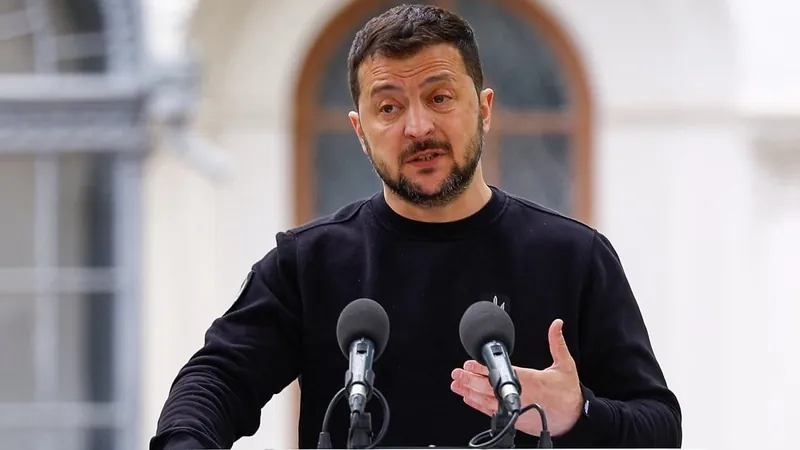 Zelensky diz que quer manter diálogo com Lula após encontro com Celso Amorim