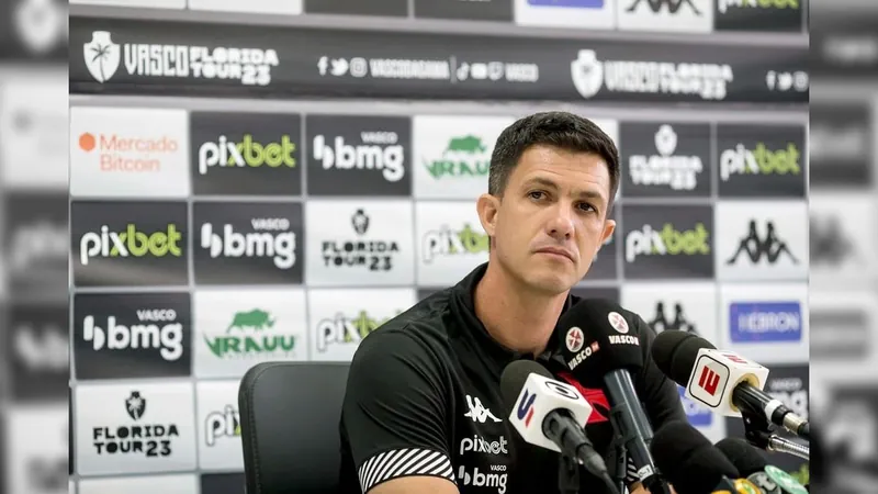 Mauricio Barbieri está liberado para treinar o Vasco na partida contra o Santos