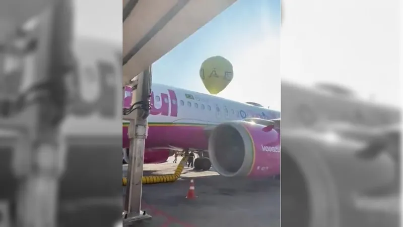 Balão cai sobre avião estacionado e pega fogo no aeroporto Santos Dumont, no RJ