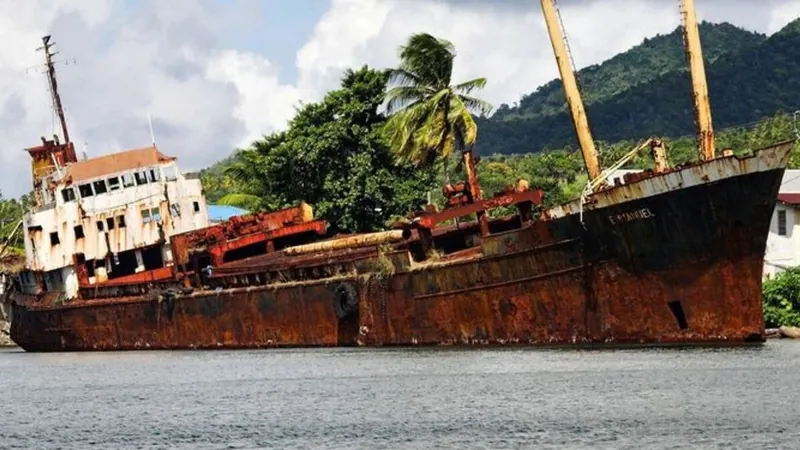 Inea deve realizar leilão das embarcações abandonadas na Baía de Guanabara