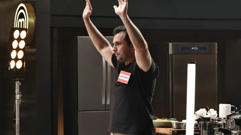 Leonardo foi surpreendido com um avental extra e garantiu sua vaga no MasterChef