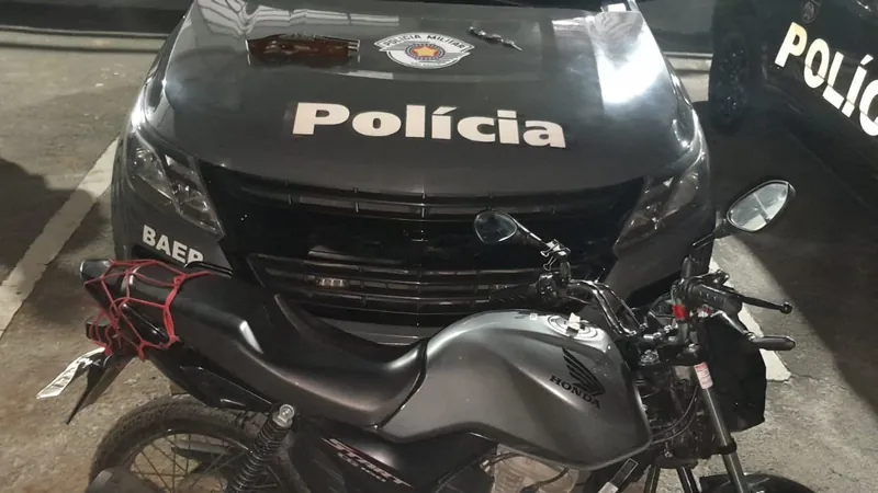 Jovem e adolescente são detidos após roubo de motocicleta em São José dos Campos