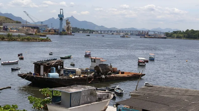 Remoção de embarcações abandonadas na Baía de Guanabara pode levar um ano e meio