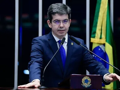 Governo Bolsonaro usou aparelho do Estado para intimidar oposição, diz Randolfe