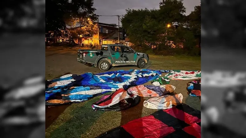 Oito balões foram apreendidos na madrugada desta sexta-feira (19)