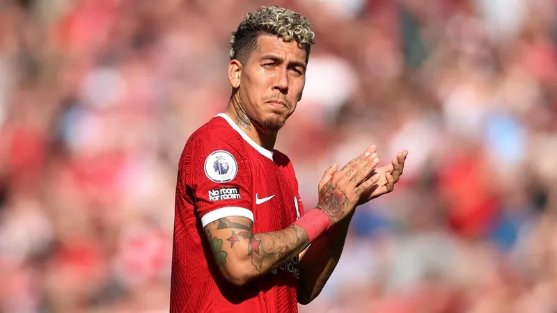 Firmino marca na despedida e recebe homenagens em Anfield