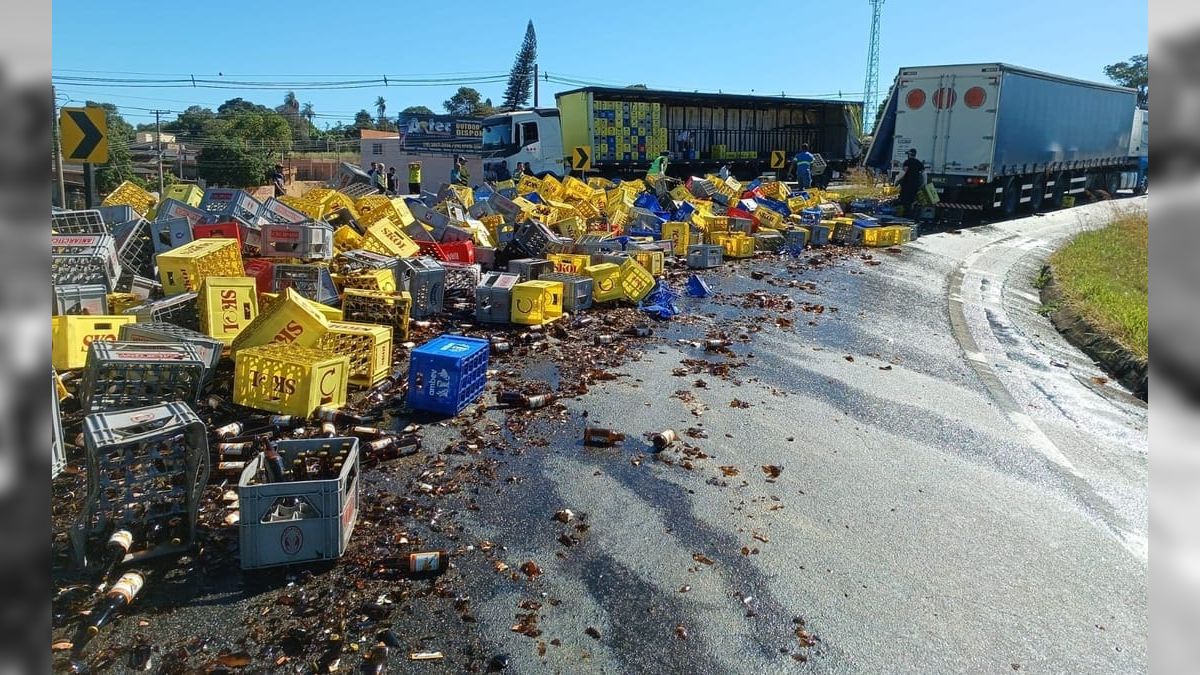 Carga de cerveja tomba na Rodovia João Beira, em Jaguariúna