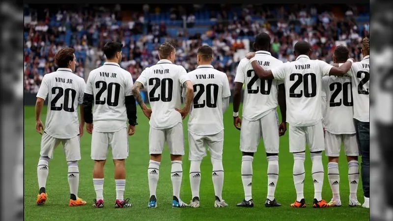 Jogadores e torcida do Real Madrid prestam apoio a Vini Jr após caso de racismo