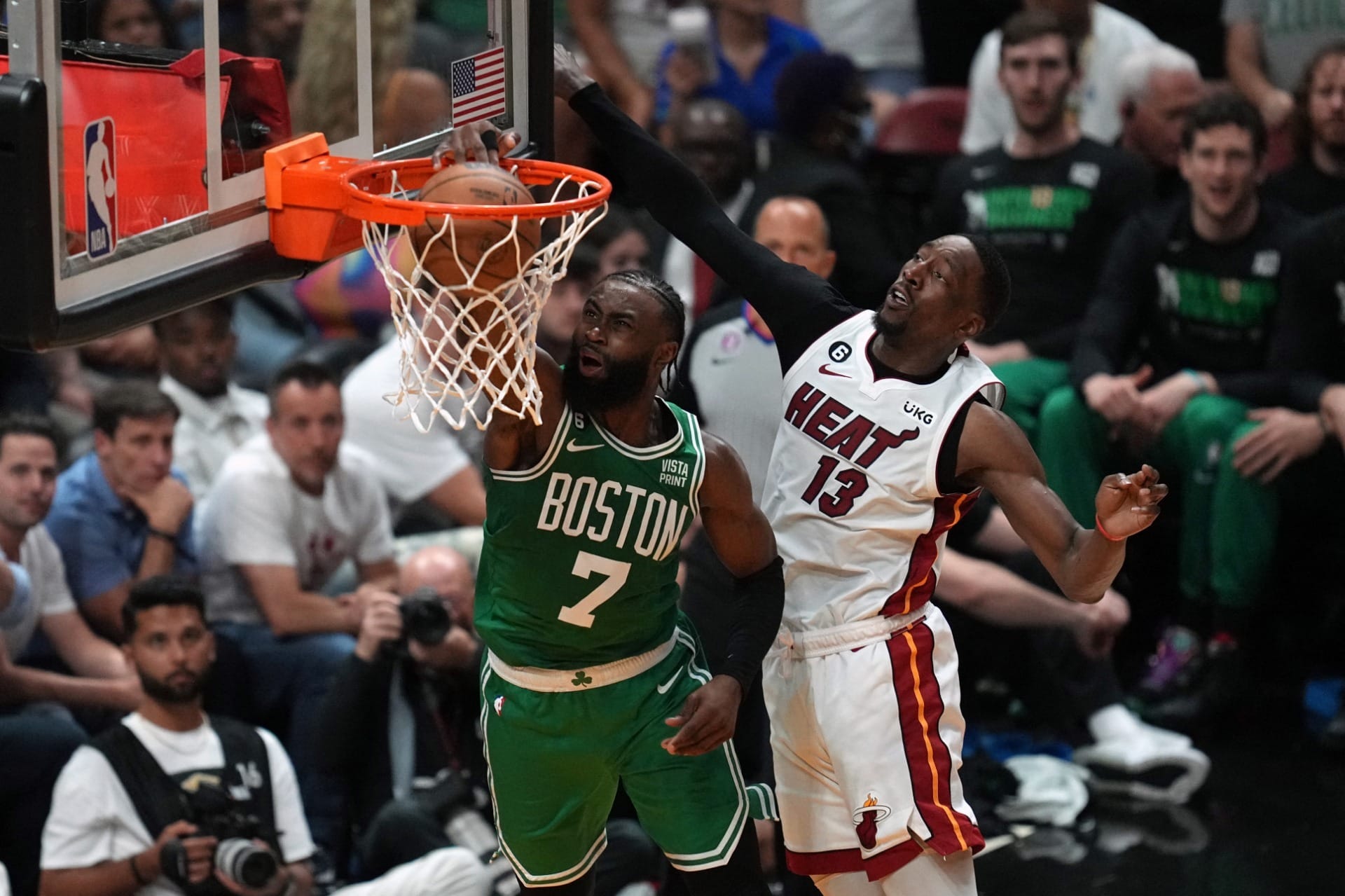 Boston Celtics bate Miami Heat e vai às finais da NBA contra Warriors -  Jornal de Brasília