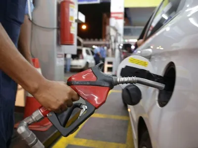 Dia Livre de Impostos tem gasolina a R$3,69 no RS: veja descontos no seu estado