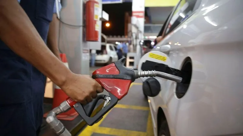 Dia Livre de Impostos tem gasolina a R$3,69 no RS: veja descontos no seu estado