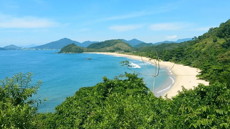 MPF pede demolição de construções irregulares em praia de Ubatuba