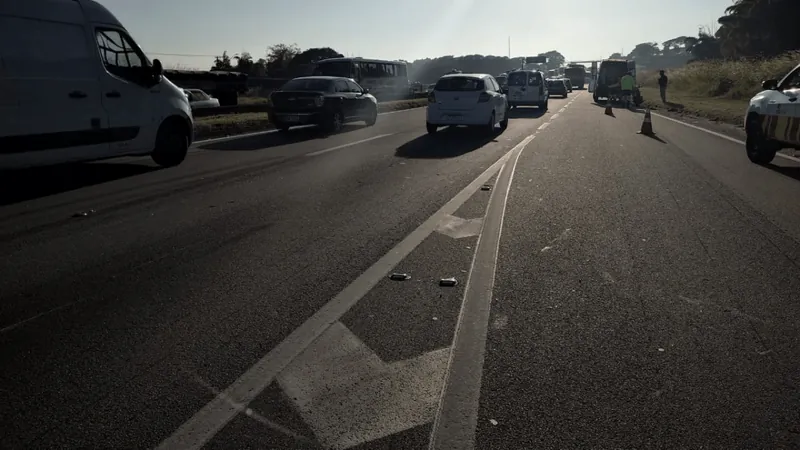 Acidentes causam 2 km de lentidão na Dutra em São José dos Campos