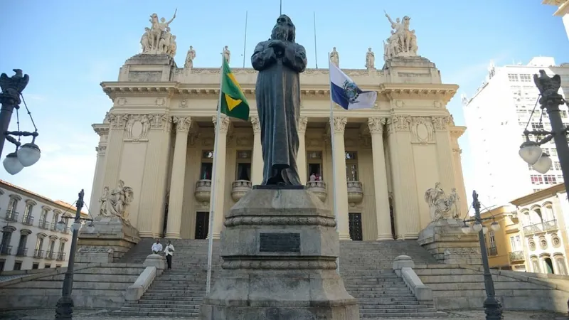 Sede histórica da Alerj reabre para eventos e recebe orquestra sinfônica