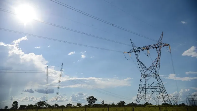 Ministério diz que sistema nacional de energia foi restabelecido após 6 horas