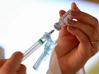 Dia D da vacinação disponibiliza 100 mil doses no DF