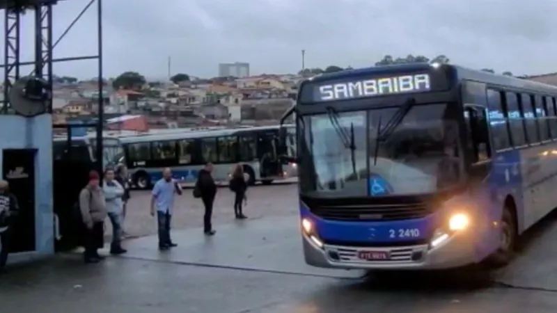 Paralisação de motoristas e cobradores causa atrasos e filas nos pontos em SP