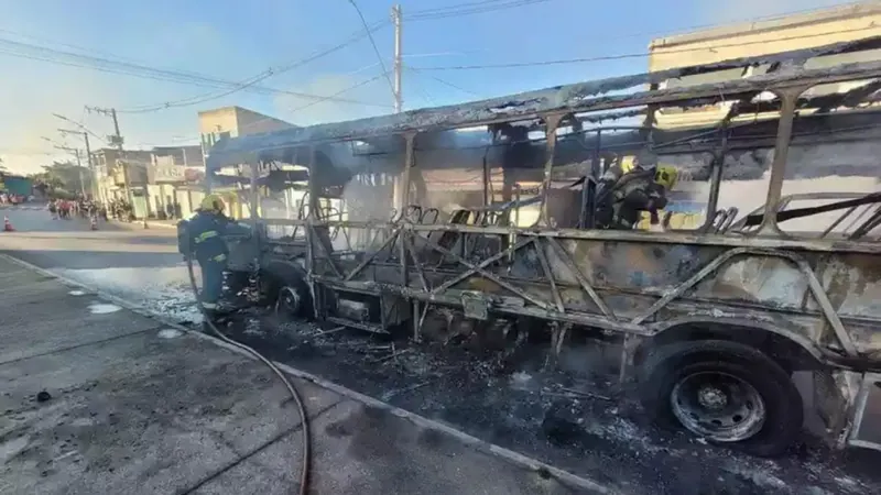 Polícia investiga fake news que provocou o incêndio de dois ônibus