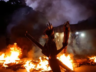 Veja fotos do protesto de indígenas na Rodovia dos Bandeirantes, em São Paulo