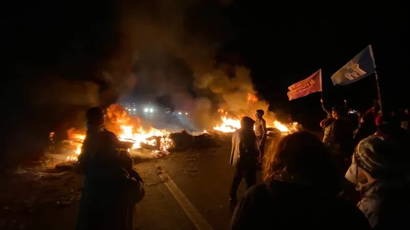 Manifestantes indígenas protestam contra PL e bloqueiam rodovia em Paulínia