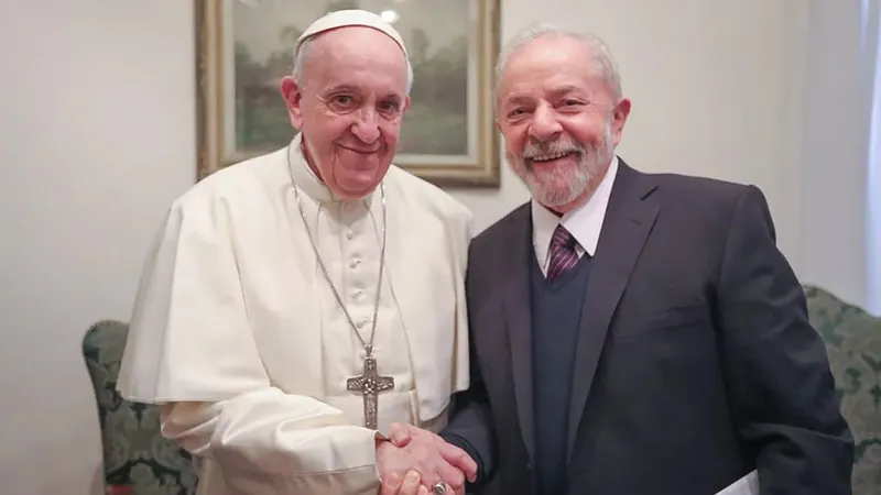 Lula conversa com o papa Francisco por telefone sobre pobreza e paz mundial