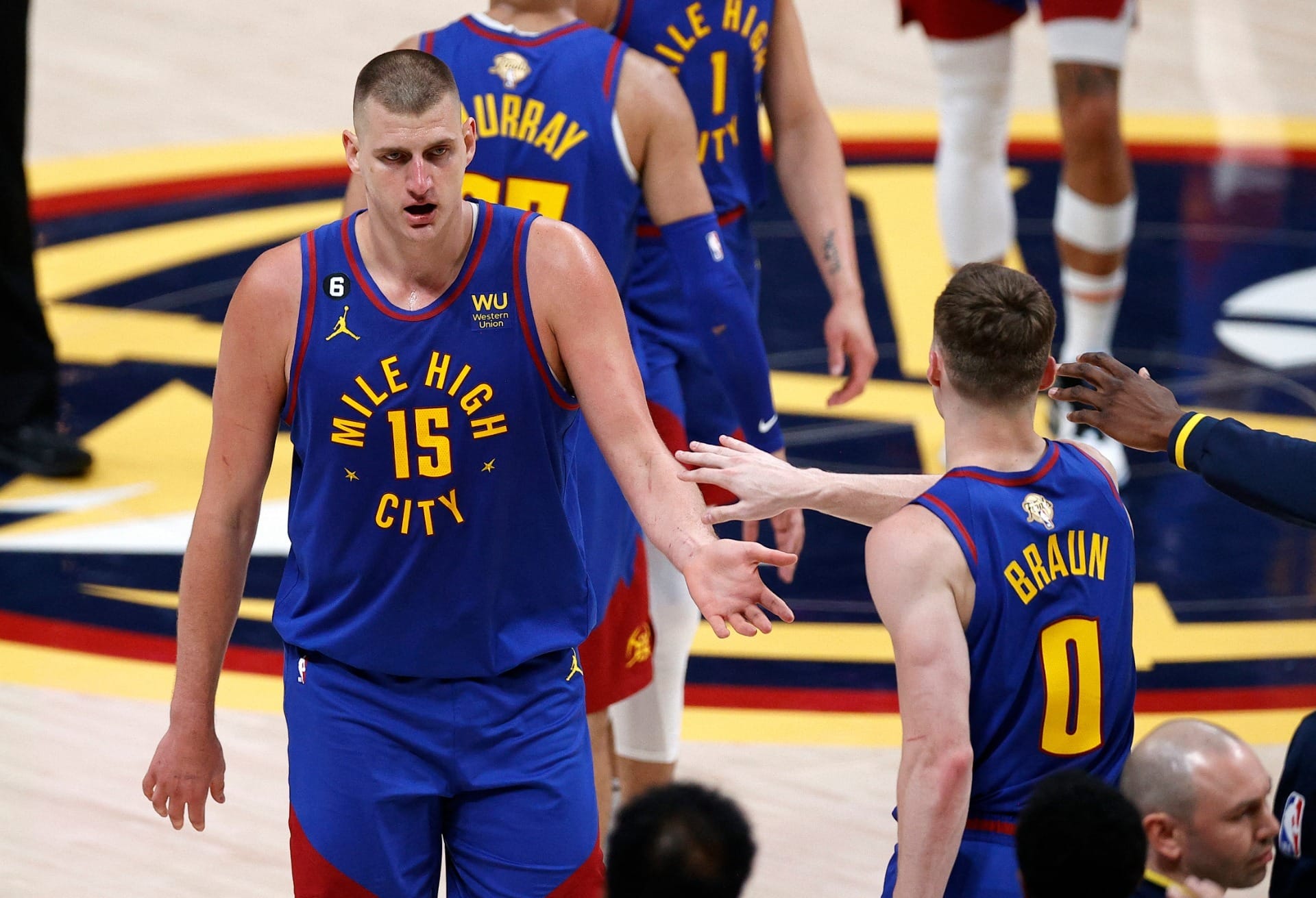 Jokic dá show, e Denver vence os Lakers no 1º jogo da final do