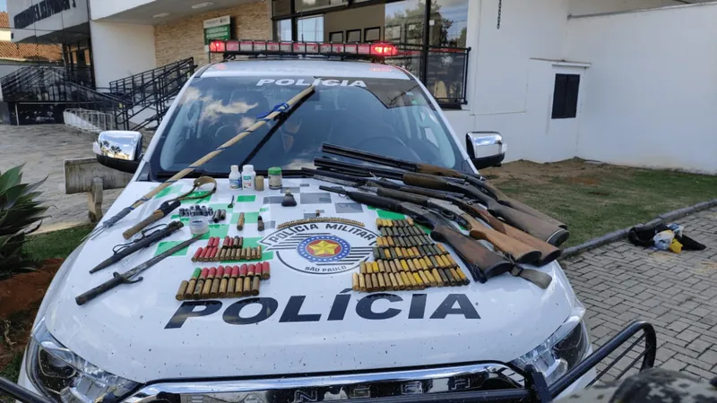 Cinco armas são apreendidas e homem é atuado em Pindamonhangaba