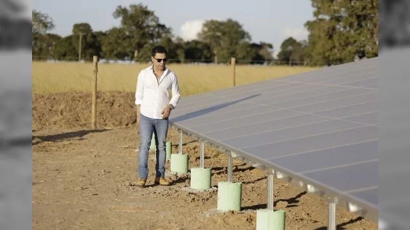 Cantor Zezé di Camargo investe em usina solar em fazenda de gado