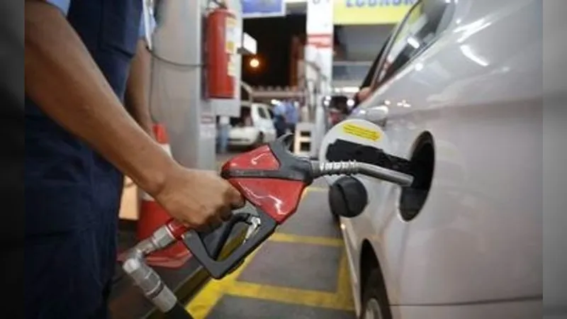 Preço médio de revenda da gasolina tem queda pela quarta semana seguida