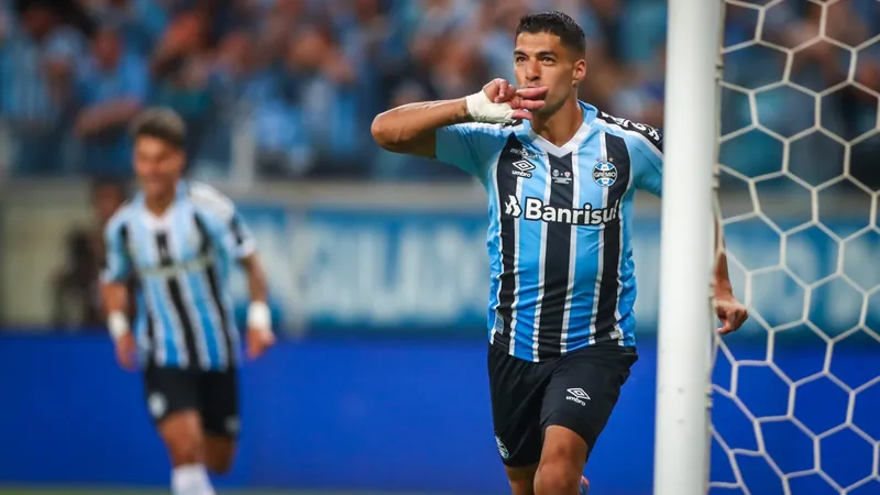 Ele fica! Luis Suárez decide permanecer no Grêmio até final do ano